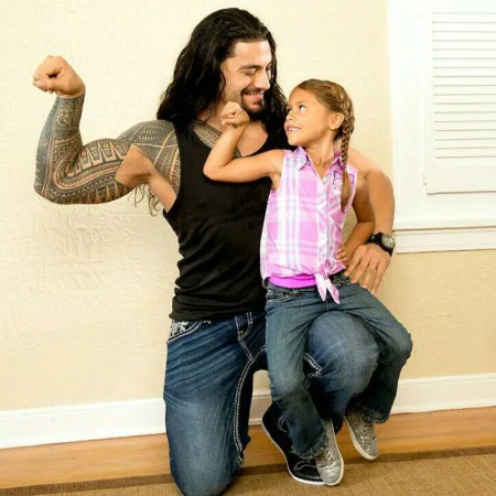 Joelle Anoa'i with her father Roman Reigns.